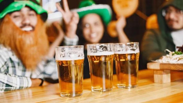 ফ্রিতে দেওয়া হচ্ছে বিয়ার