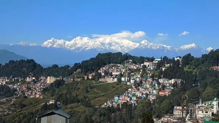 জোশীমঠের বিপর্যয়ে শঙ্কায় দার্জিলিং, স্বাস্থ্য পরীক্ষায় আসছেন বিশেষজ্ঞরা