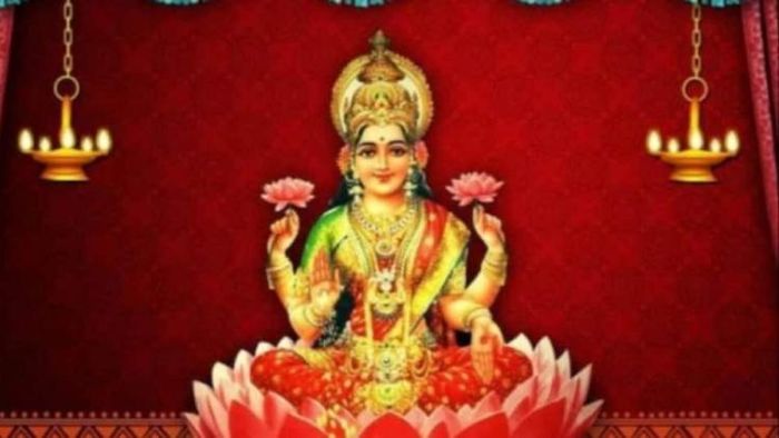 অর্থসংকট থেকে মুক্তি দেবে এই নিয়ম, লক্ষ্মীর কৃপা বর্ষণ হবে