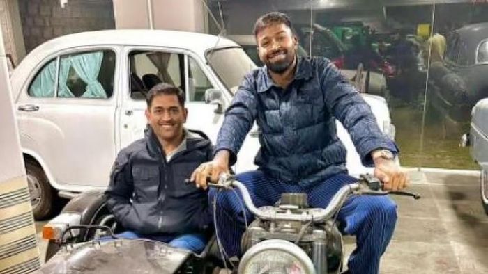 ধোনির সঙ্গে ছবি শেয়ার করে ঘোষণা হার্দিক পাণ্ডিয়ার