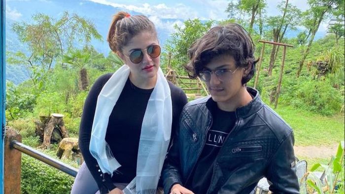 শ্রাবন্তীর সঙ্গে তাঁর ছেলে ছবি সৌজন্যে: ইনস্টাগ্রাম