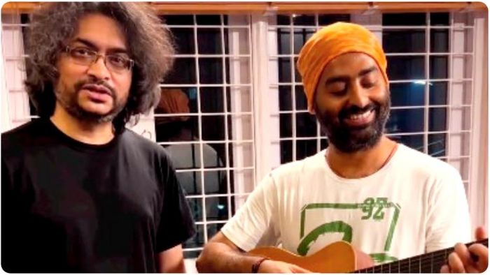 এক সঙ্গে রূপম ইসলাম আর অরিজিৎ সিং। ছবি রূপম ইসলামের ভিডিয়ো থেকে সংগৃহীত।