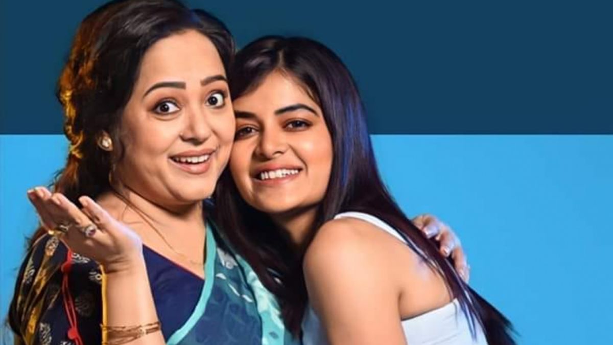 Briana Bounces bilan porno Zinapoyadagi qizlarning fotosurati, pastdan korish