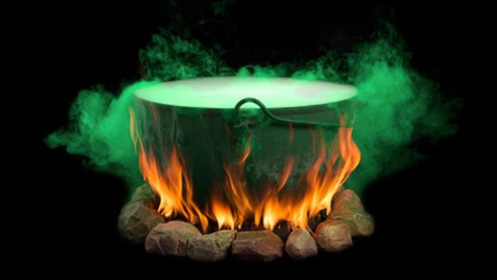 এই ধাতব পাত্রে রান্না খাবার বিষের সমান