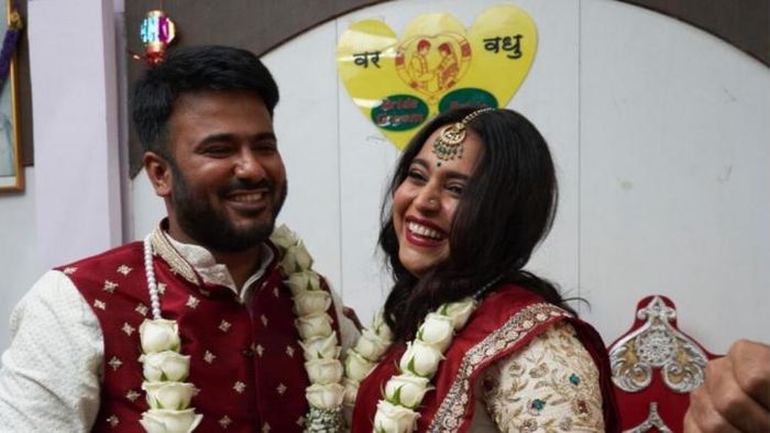 ফাহাদকে বিয়ে করায় স্বরাকে খোঁচা সাধ্বী প্রাচীর