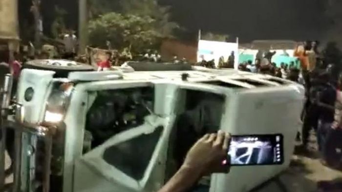 কল্যাণীতে জনতা-পুলিশ সংঘর্ষ