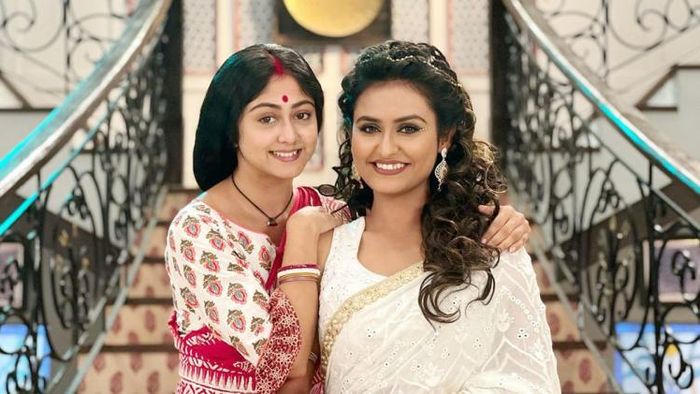 অভিনেত্রী শিঞ্জিনী চক্রবর্তী ও সুস্মিতা দে (ছবি: ইনস্টাগ্রাম)