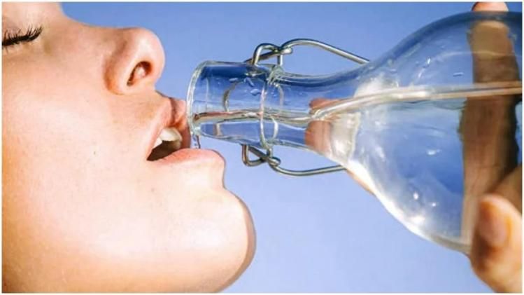 বারবার গলা শুকিয়ে যাচ্ছে, প্রস্রাব করার মতো অনুভূতি; সুগার ধরল নাকি?