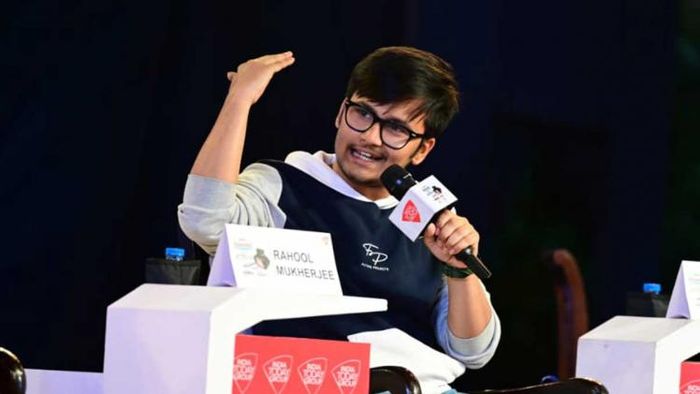 সাহিত্য আজ তক-এর মাঞ্চে অভিনেতা ঋতব্রত মুখোপাধ্যায়