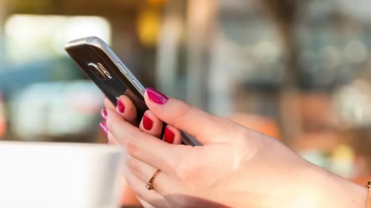 কেউ আপনার ফোন ট্র্যাক করছে? এই কোডগুলি ডায়াল করে এক্ষুণি চেক করুন