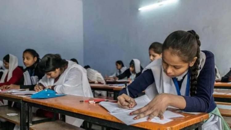 মাধ্যমিক পরীক্ষা দেবেন? যা যা মাথায় রাখতেই হবে; একনজরে