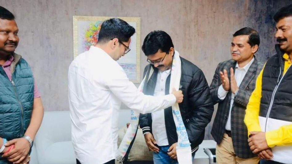 BJP ছেড়ে তৃণমূলে যোগ দিলেন বিধায়ক সুমন কাঞ্জিলাল BJP ছেড়ে তৃণমূলে যোগ দিলেন বিধায়ক সুমন কাঞ্জিলাল