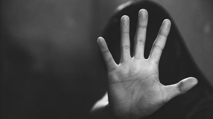 স্কুলে আটকে রেখে দ্বাদশ শ্রেণির ছাত্রীকে নির্যাতনের অভিযোগ, জলপাইগুড়িতে চাঞ্চল্য