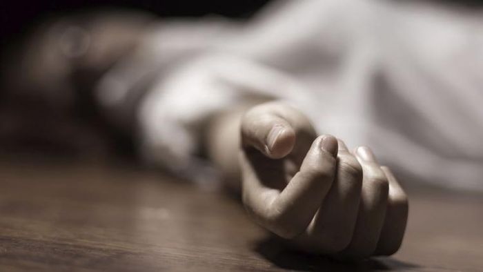 মালদায় ঝুলন্ত দেহ দশম শ্রেণির ছাত্রীর, সুইসাইড নোটে প্রেমিকের নাম