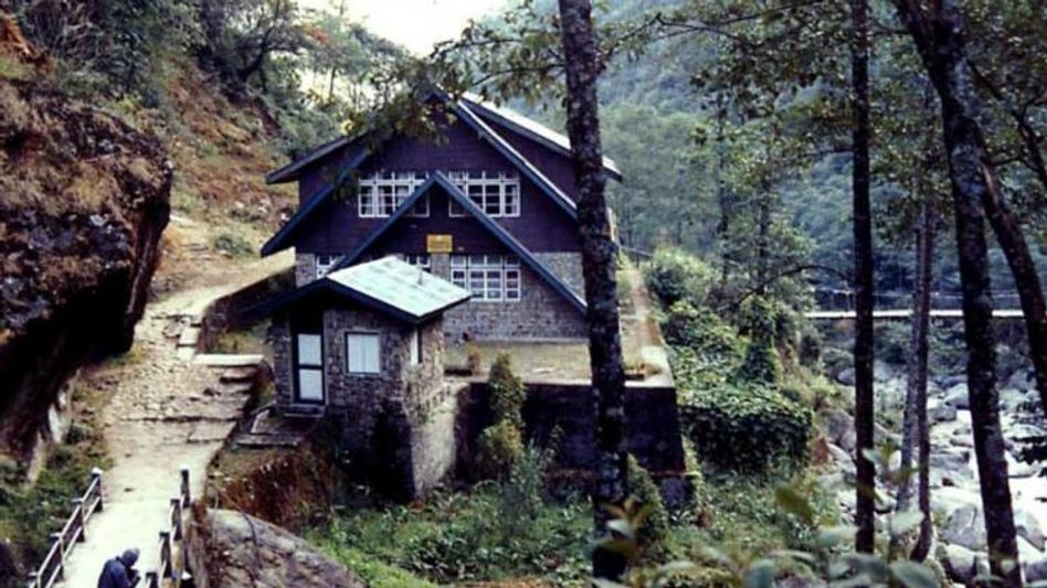 ভূমি থেকে ৬৯০০ ফুট উঁচু, নেই বিদ্যুৎ-গা ছমছমে পরিবেশ; শিলিগুড়ি থেকে কীভাবে যাবেন ? ভূমি থেকে ৬৯০০ ফুট উঁচু, নেই বিদ্যুৎ-গা ছমছমে পরিবেশ; শিলিগুড়ি থেকে কীভাবে যাবেন ?