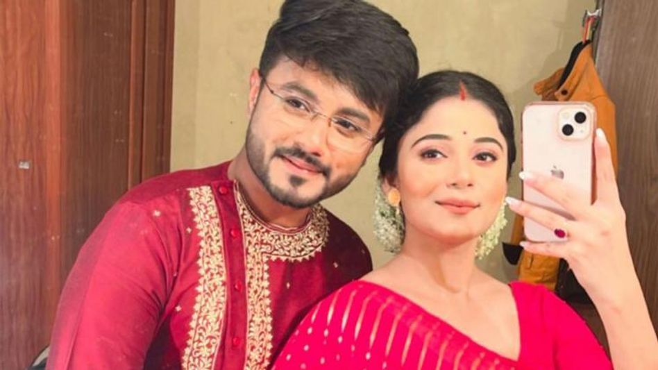 প্রেম ভাঙল নাকি দেবচন্দ্রিমার প্রাক্তন সায়ন্তর? বর্তমান প্রেমিকা বললেন... প্রেম ভাঙল নাকি দেবচন্দ্রিমার প্রাক্তন সায়ন্তর? বর্তমান প্রেমিকা বললেন...