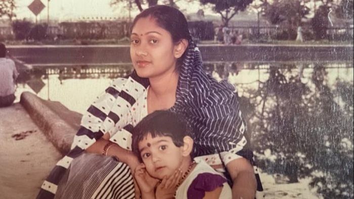 মায়ের কোলে টেলিভিশনের জনপ্রিয় অভিনেত্রী