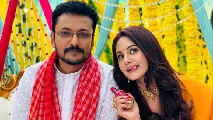 'বালিঝড়' ধারাবাহিকে কৌশিক রায় ও তৃণা সাহা (ছবি: ইনস্টাগ্রাম)