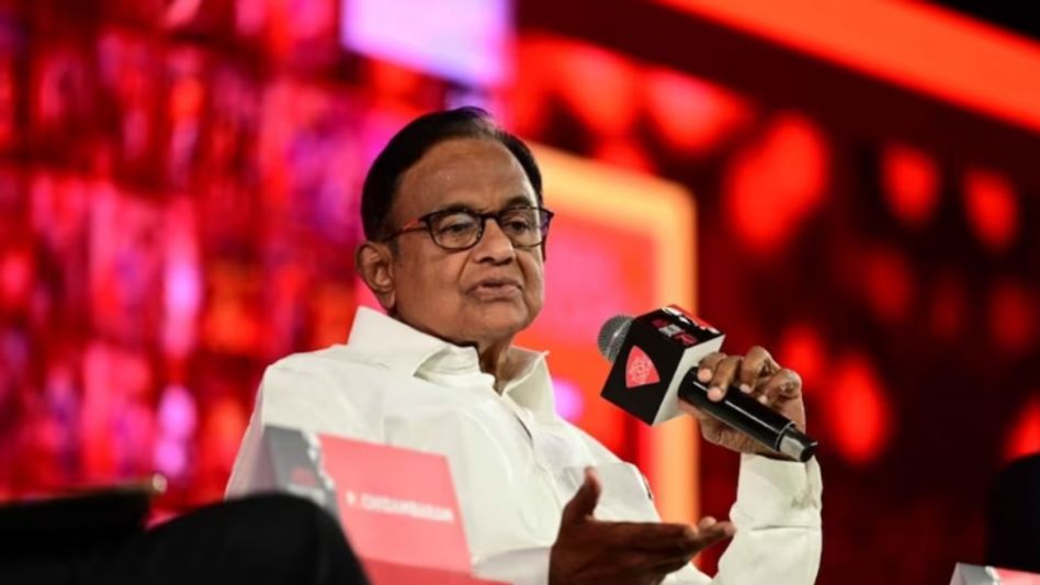 প্রধানমন্ত্রী উদ্যমী, তিনি আরও ভালো করতে পারেন: চিদম্বরম  প্রধানমন্ত্রী উদ্যমী, তিনি আরও ভালো করতে পারেন: চিদম্বরম