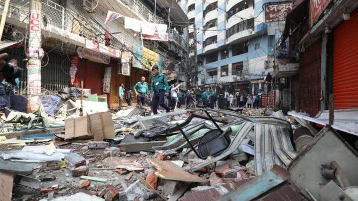 ঢাকার সায়েন্সল্যাবে ভবনে বিস্ফোরণ