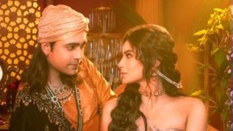 সুন্দরী কমলার বলিউড সংস্করণ, পারদ চড়ালো মৌনি-জুবিন রসায়ন সুন্দরী কমলার বলিউড সংস্করণ, পারদ চড়ালো মৌনি-জুবিন রসায়ন