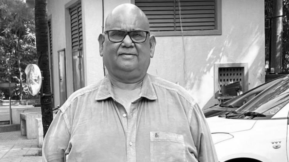 প্রয়াত সতীশ কৌশিক, ভেঙে পড়লেন অনুপম খের প্রয়াত সতীশ কৌশিক, ভেঙে পড়লেন অনুপম খের