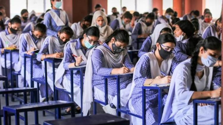 উচ্চ মাধ্যমিকে কোনও সমস্যা? কন্ট্রোল রুম নম্বর ০৩৩ ২৩৩৭০৭৯২