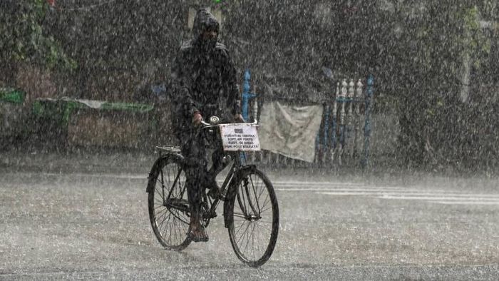 ঝমঝমিয়ে বৃষ্টি নামবে রাজ্যের এই জেলাগুলিতে