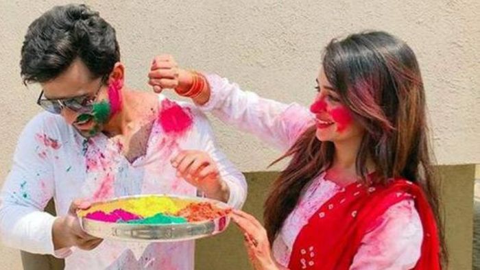 বিয়ের পর প্রথম হোলি? করুন এসব কাজ, স্বামী-স্ত্রীর মধ্যে ভালবাসা বাড়বে