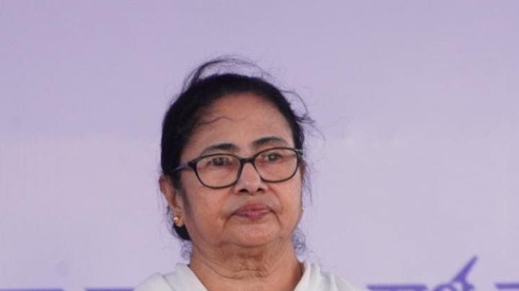 মমতার আর্জি খারিজ; জাতীয় সঙ্গীত অবমাননায় কী বলছে আইন?