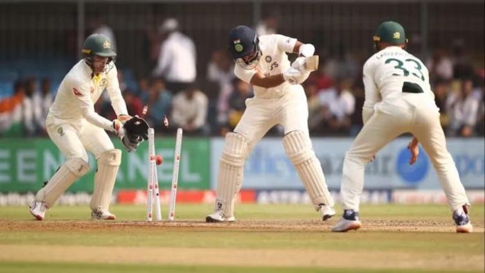 একের পর এক উইকেট হারাচ্ছে ভারত