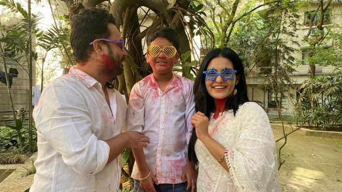 ছেলে সহজের সঙ্গে রাহুল বন্দ্যোপাধ্যায় ও প্রিয়াঙ্কা সরকার (ছবি: ফেসবুক)