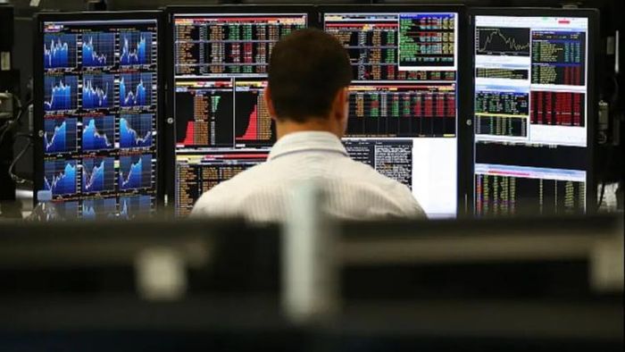 চমৎকার শুক্রবার! ১০০০ পয়েন্ট বাড়ল সেনসেক্স।