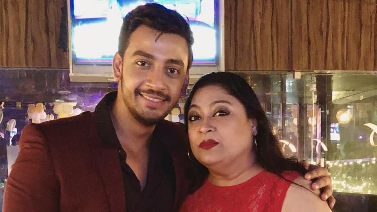 অভিনেতা বনি সেনগুপ্তের সঙ্গে মা পিয়া