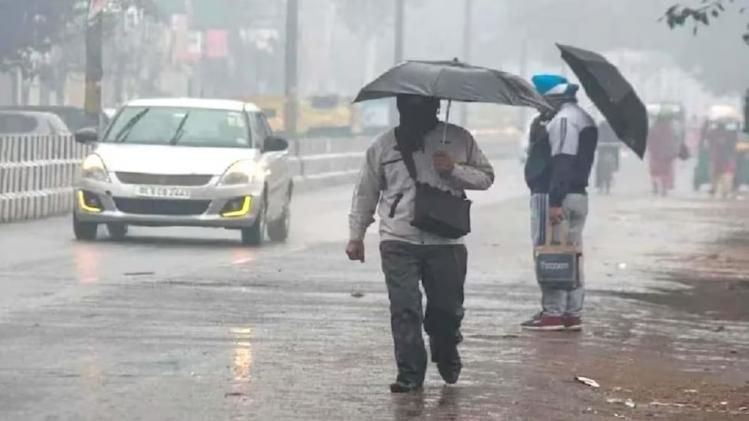 রাজ্যের একাধিক জেলায় হালকা বৃষ্টির সম্ভাবনা, বইতে পারে ঝোড়ো হাওয়া
