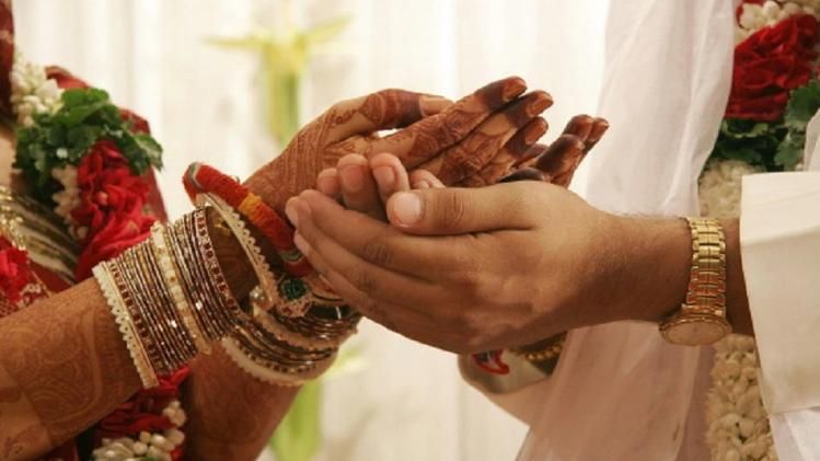 সপ্তাহান্তে সংসার, বাকি দিনগুলিতে ব্যাচেলার, 'উইকেন্ড ম্যারেজ' ট্রেন্ডিং, কীরকম?