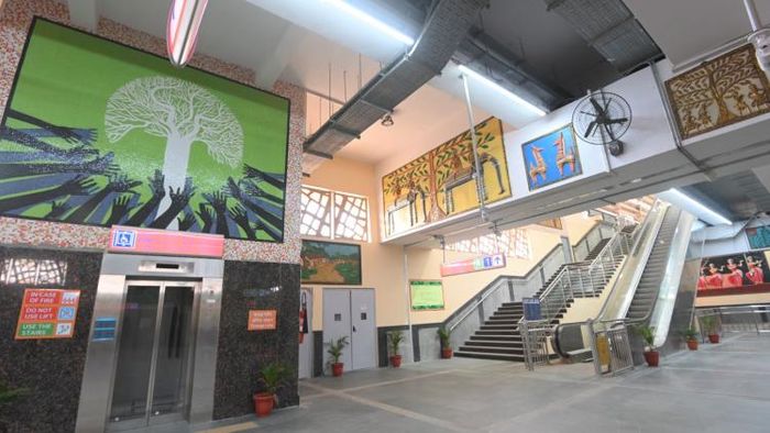 জ্যোতিরিন্দ্র নন্দী মেট্রো স্টেশন।