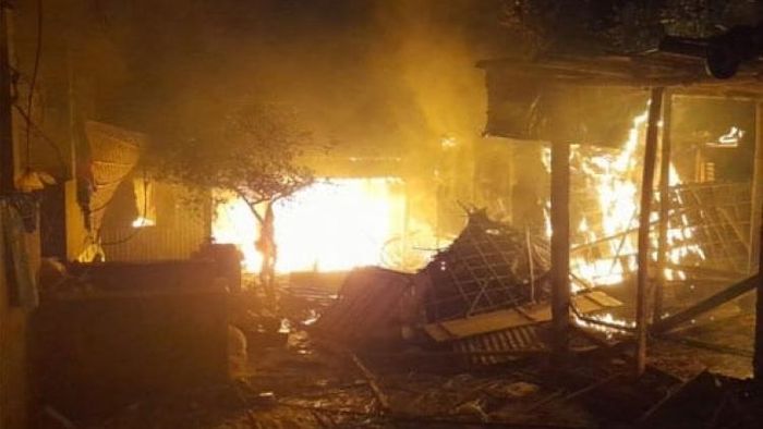 হোলিতে বচসার জেরে খুন যুবক, আলিপুরদুয়ারে অভিযুক্তর বাড়ি জ্বালিয়ে দিল জনতা