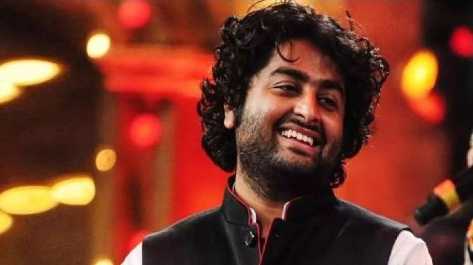 রং মেখে ভূত অরিজিৎ, বন্ধুর সঙ্গে স্কুটিতে ঘুরছেন জিয়াগঞ্জের রাস্তায় রং মেখে ভূত অরিজিৎ, বন্ধুর সঙ্গে স্কুটিতে ঘুরছেন জিয়াগঞ্জের রাস্তায়