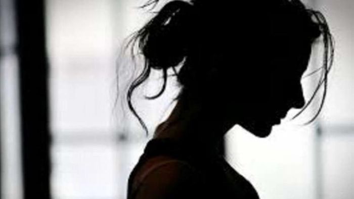 মালদায় হস্টেলে ছাত্রীর চুল কেটে নেওয়াকে ঘিরে তুলকালাম, 'গলাও কাটতে পারত' অভিযোগ বাবার