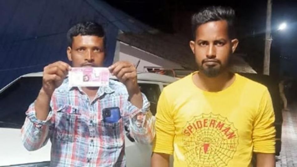 বাংলার শ্রমিক কেরলে জিতলেন ৭৫ লক্ষ টাকা লটারি, টিকিট নিয়ে সোজা থানায় বাংলার শ্রমিক কেরলে জিতলেন ৭৫ লক্ষ টাকা লটারি, টিকিট নিয়ে সোজা থানায়