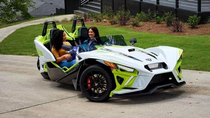 ছাদ-দরজা কিছুই নেই, দেখতে গাড়ির মতো, আবার তিন চাকা, আসলে এটা কী?