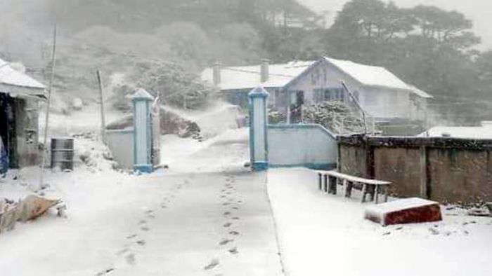 ভরা বৈশাখেও বরফে ঢাকল সিকিম, নাথুলা যাওয়ায় নিষেধাজ্ঞা জারি