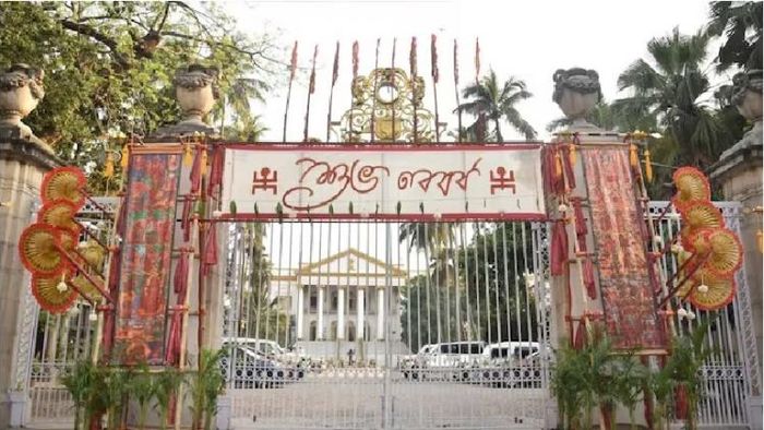 সাজানো হয়েছে রাজভবনের গেট