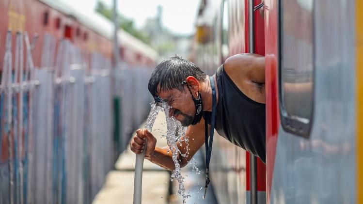 ৪০ ডিগ্রি ছুঁল বলে! বাংলায় তাপপ্রবাহের হাই অ্যালার্ট