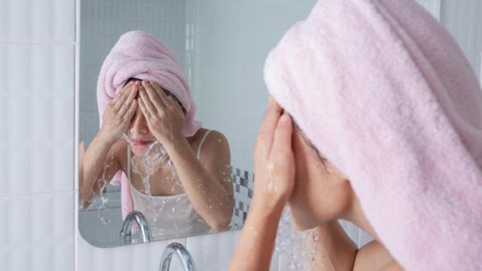 ঠান্ডা জলে মুখ ধোওয়া আদৌও কি ভালো