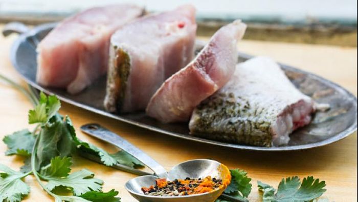 মাছের আঁশের গন্ধ হাত থেকে যাবে এই উপায়ে