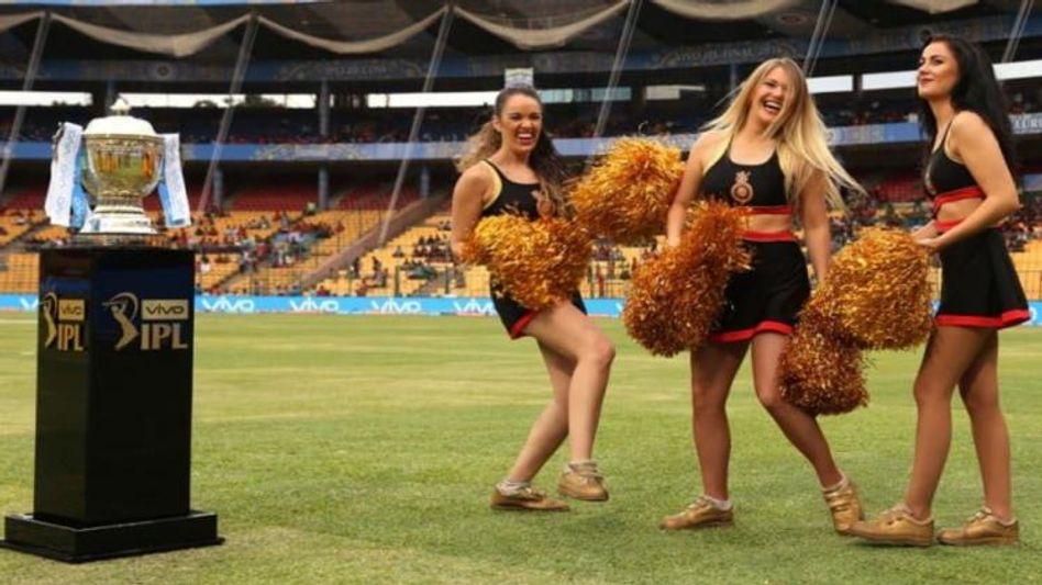 IPL পার্টিতে চিয়ারলিডারকে 'শোওয়ার' অফার ক্রিকেটারদের, কী ঘটেছিল?   IPL পার্টিতে চিয়ারলিডারকে 'শোওয়ার' অফার ক্রিকেটারদের, কী ঘটেছিল?