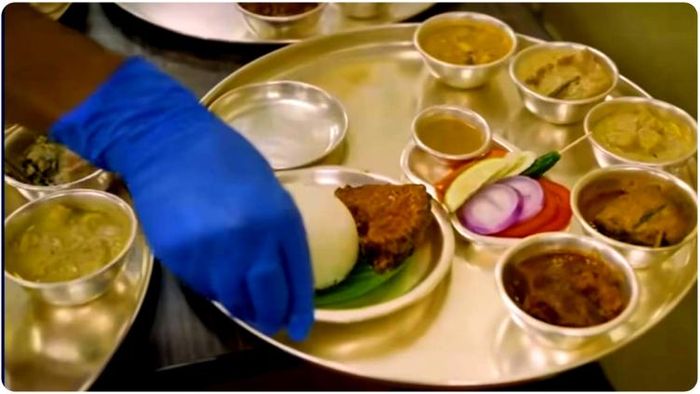 পুরো বাঙালি মেনুতে মধ্যাহ্নভোজন সারলেন কলকাতা নাইট রাইডার্সের ক্রিকেটাররা।