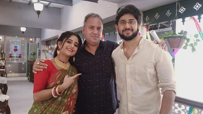 সৌমিতৃষা কুন্ডু, রাজেন্দ্রপ্রসাদ দাস ও আদৃত রায় (ছবি: ফেসবুক)